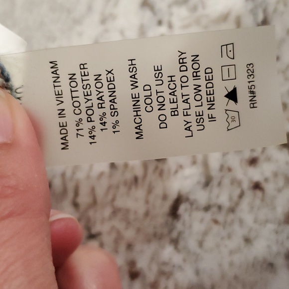 Two by Vince Camuto Jeans - Picture 13 of 17